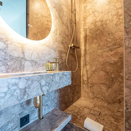 Stylish Duplex In Paris' Center *