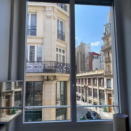 Stylish Duplex In Paris' Center