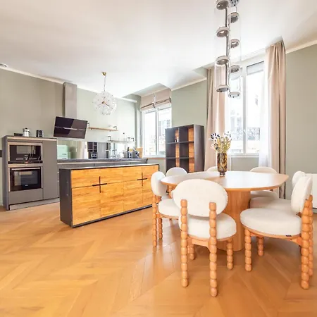 Stylish Duplex In Paris' Center