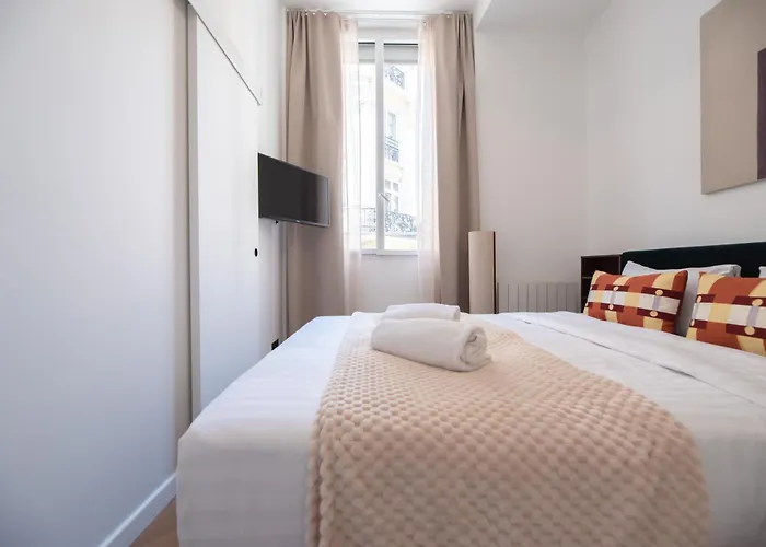 Апартаменты Stylish Duplex In Paris' Center Париж