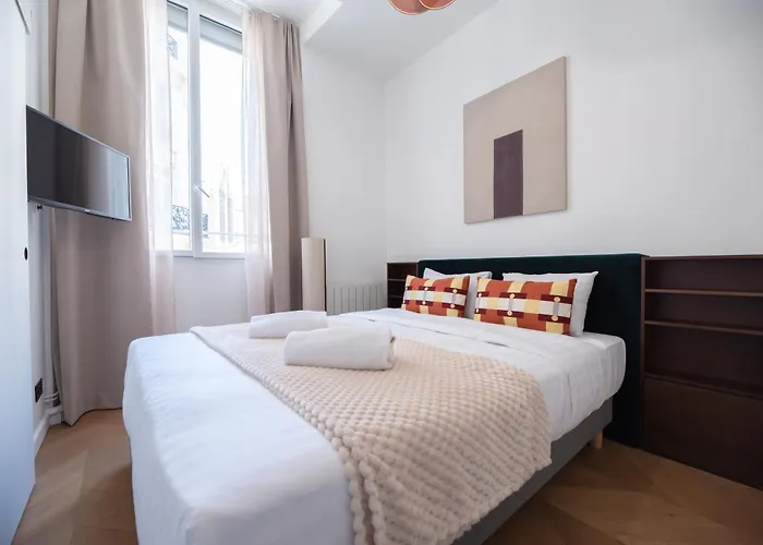 Апартаменты Stylish Duplex In Paris' Center Париж