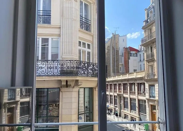 Stylish Duplex In Paris' Center