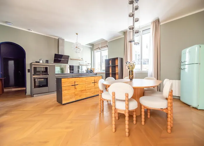 Stylish Duplex In Paris' Center