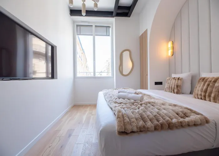 Апартаменты Stylish Duplex In Paris' Center